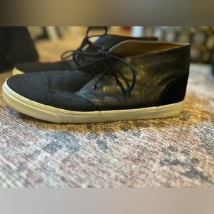 Old Navy Men’s fabric and leather sneaker shoes size 12